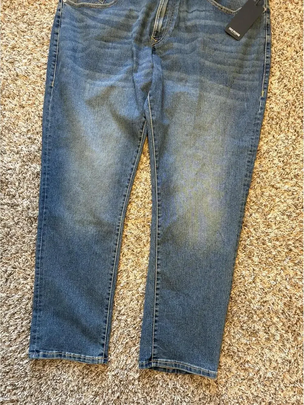 True Religion Men’s Geno Relaxed Slim SN Flap Medium Blue Jeans Size 44x32 NEW